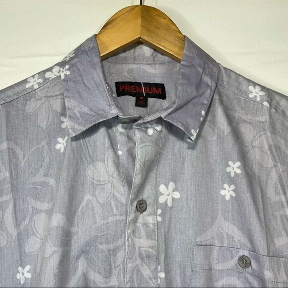 Premiums Hawaiian Grey/White Palm Trees Button Top - Picture 6 of 16